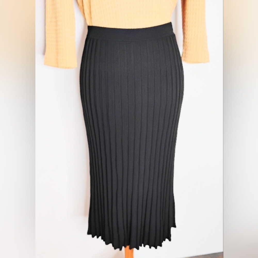 BLACK JONES NEW YORK COLLECTION RIBBED KNIT SKIRT